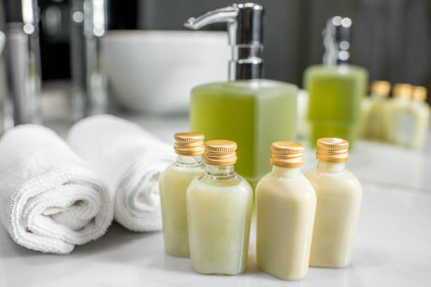 salle de bain chambre hôtel produits d'accueil hygiène