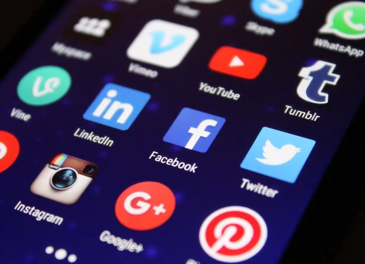 réseaux sociaux  marque