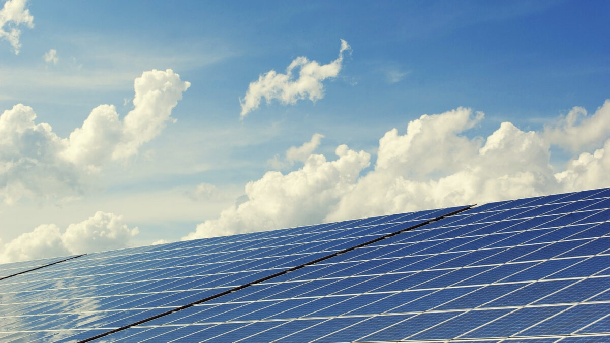 Comment les centrales photovoltaïques transforment votre entreprise ?