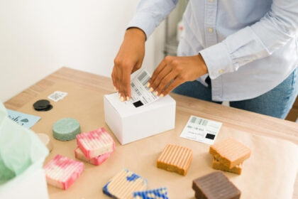 Étiquettes adhésives professionnelles : comment faire le bon choix ?