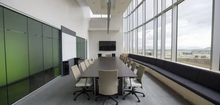 Quels équipements audiovisuels mettre dans une salle de réunion ?