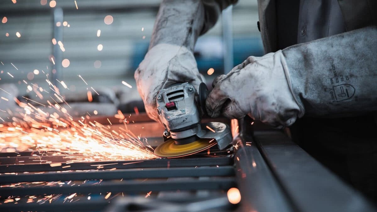 Quels sont les avantages à investir dans des machines-outils d’occasion ?