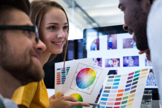 Supports de communication visuelle : pourquoi la conception professionnelle transforme votre impact ?